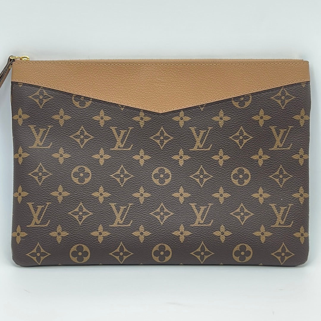 Preloved Louis Vuitton Monogram Leather Daily Pouch TN1138 110723 –  KimmieBBags LLC