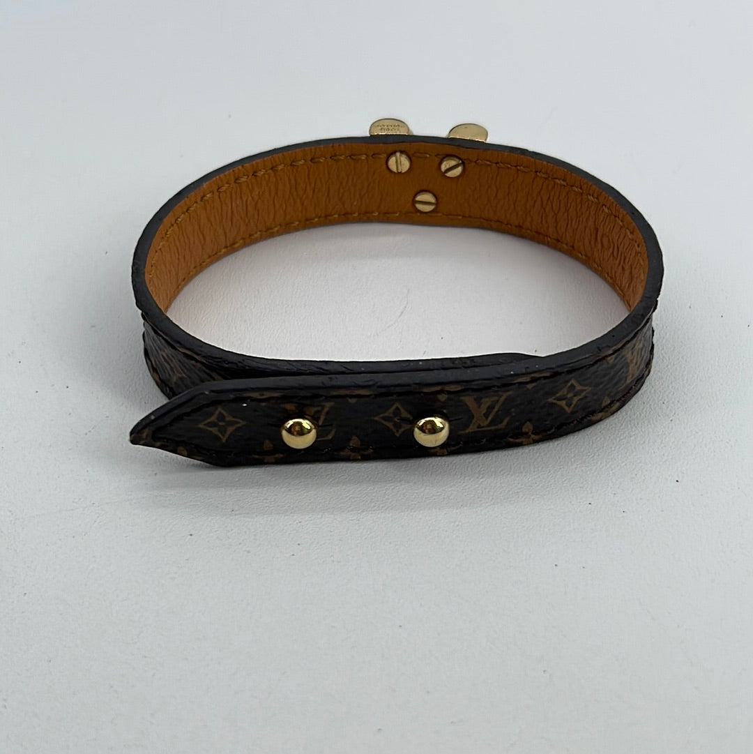 Essential v bracelet Louis Vuitton Silver in Metal - 21390233