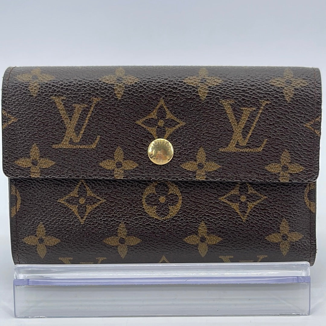 Preloved Louis Vuitton Monogram Passport Wallet CA1028 061423 – KimmieBBags  LLC