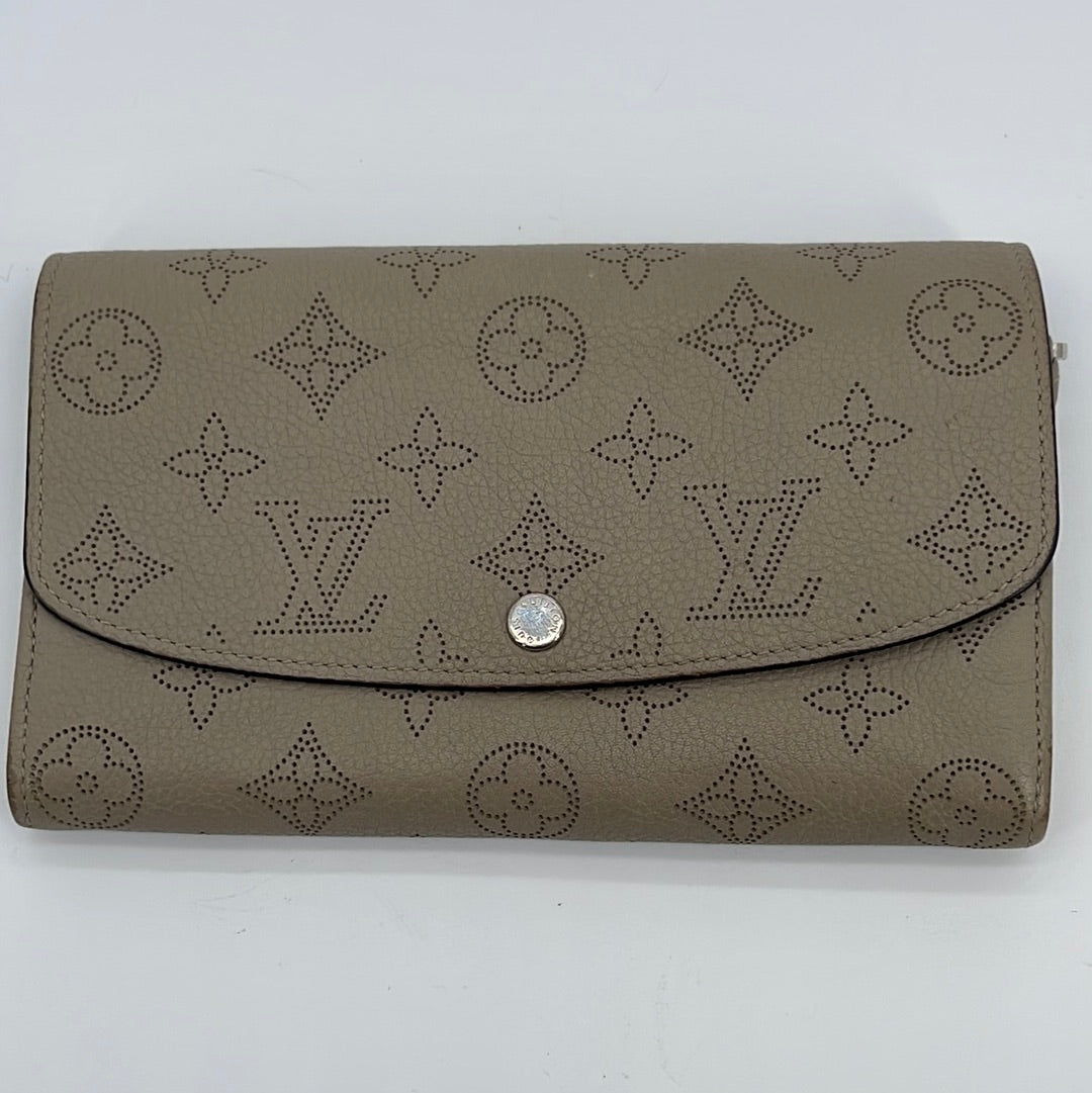 💥SOLD💥Louis Vuitton Mahina leather beige wallet