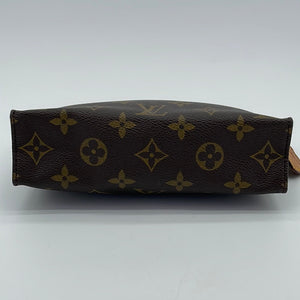 Preloved  Louis Vuitton Monogram Toiletry 19 Pouch KBV98JD 041124 H