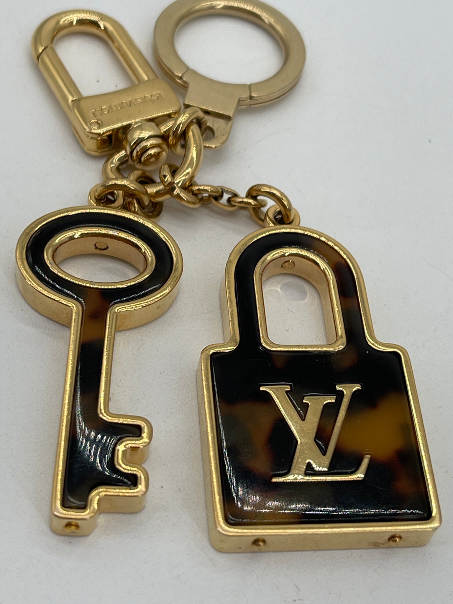 Preloved Louis Vuitton Lock and Key Gold and Tortoise Bag Charm and Key chain. M66132 080724 H