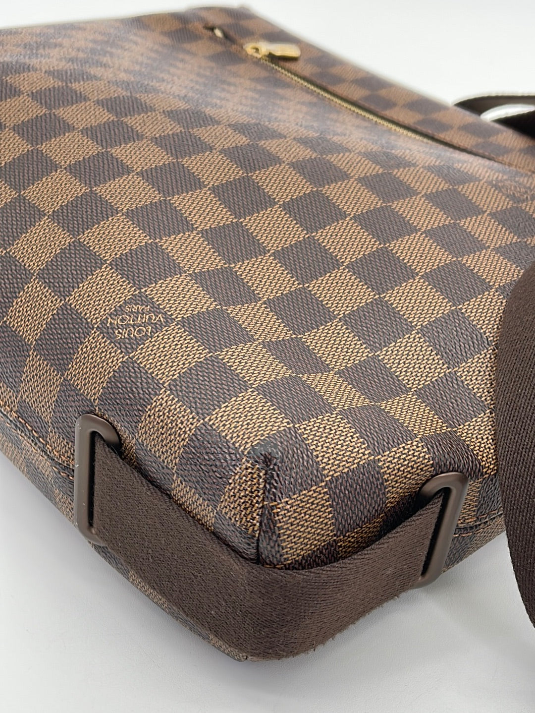Brooklyn MM, Used & Preloved Louis Vuitton Crossbody Bag