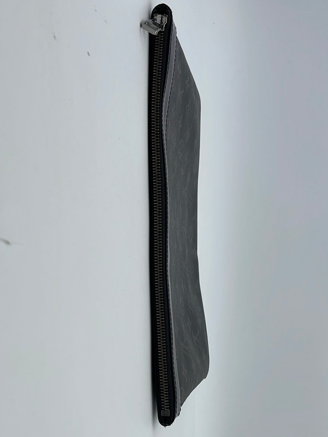 Louis Vuitton Monogram Eclipse Discovery Pochette (SHG-H5M49L