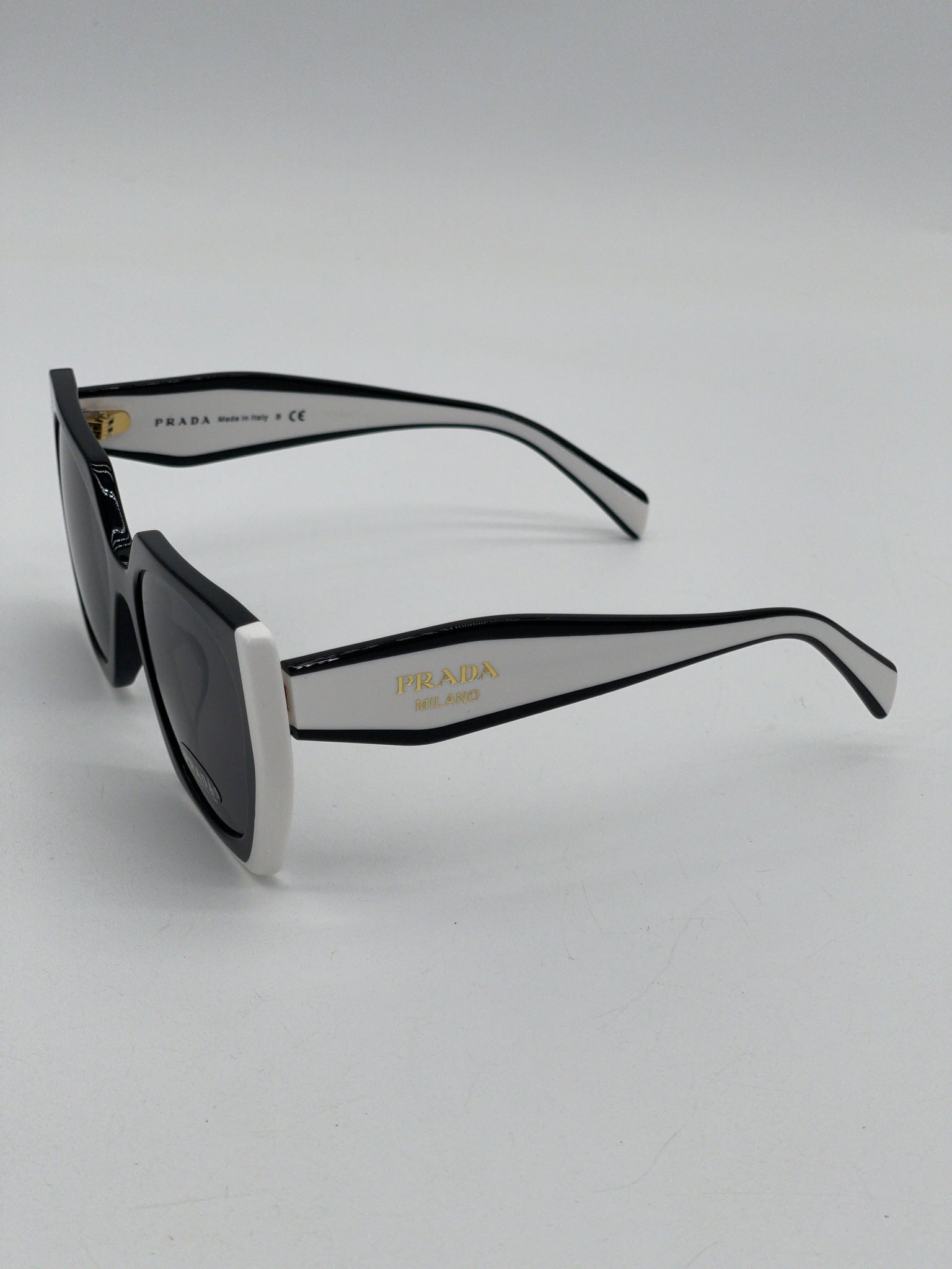 Like New Prada Black and White Sunglasses. BP43537403-A 091824 H