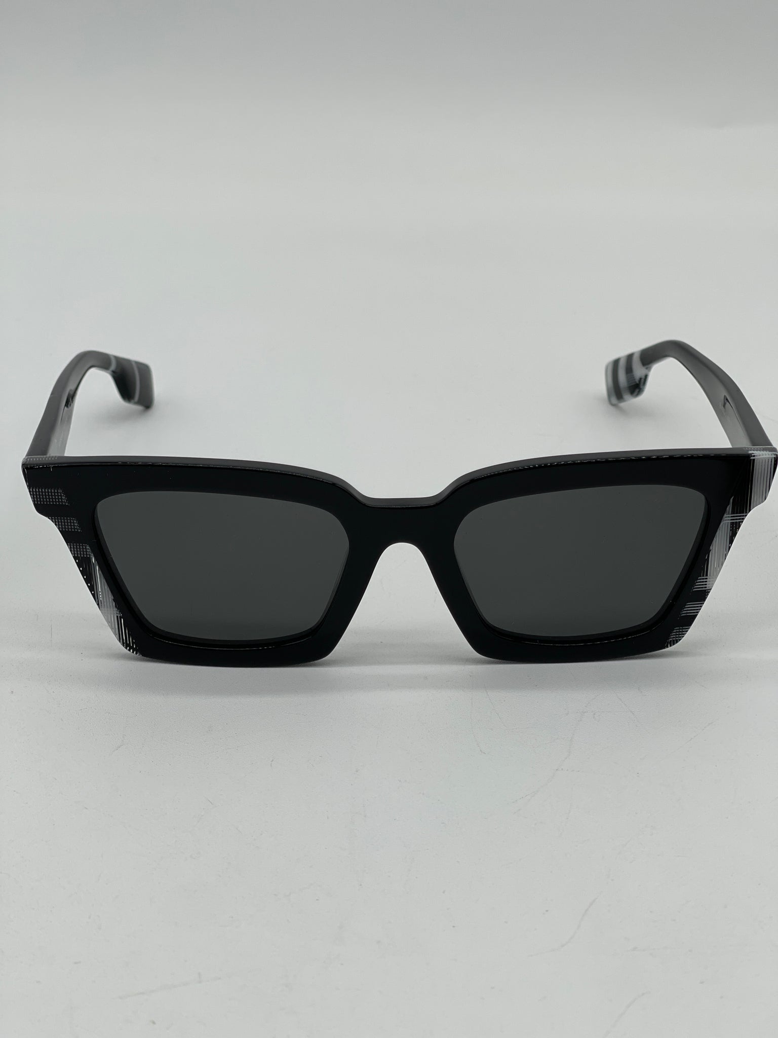 New Burberry Black and White Briar Sunglasses BY06407662G 100824 P