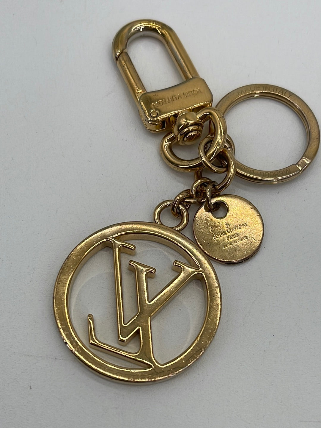 H Preloved Louis Vuitton Gold LV Circle Logo Bag Charm Keychain DC0240 051024