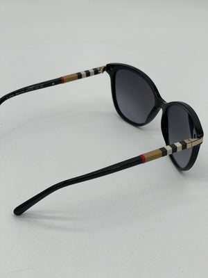 New Burberry Black Gradient Sunglasses. DY08637723G 092624 H