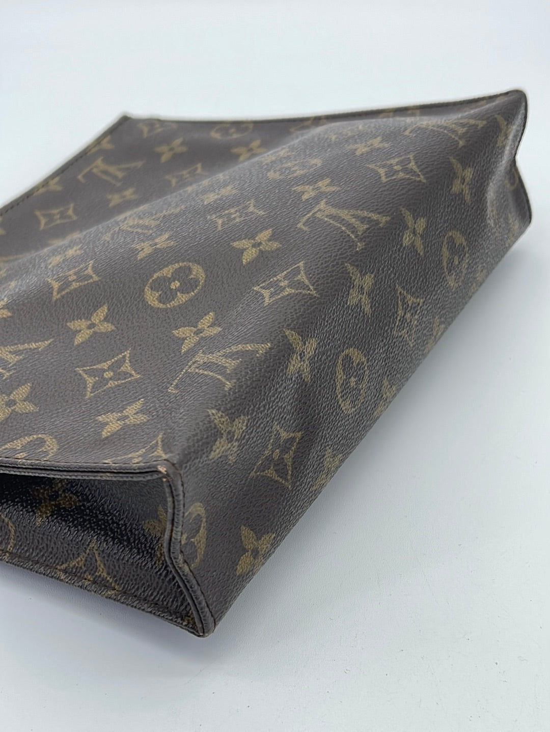 LOUIS VUITTON Vintage Monogram Toiletry Pouch 26 – Collections Couture