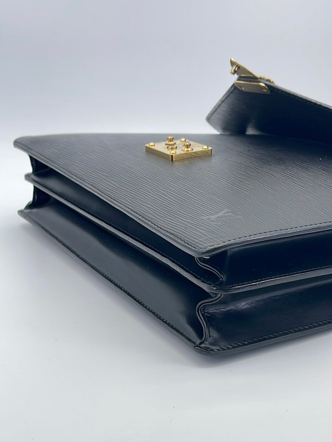 Pre-owned Louis Vuitton Serviette Ambassadeur Leather Crossbody Bag In  Brown