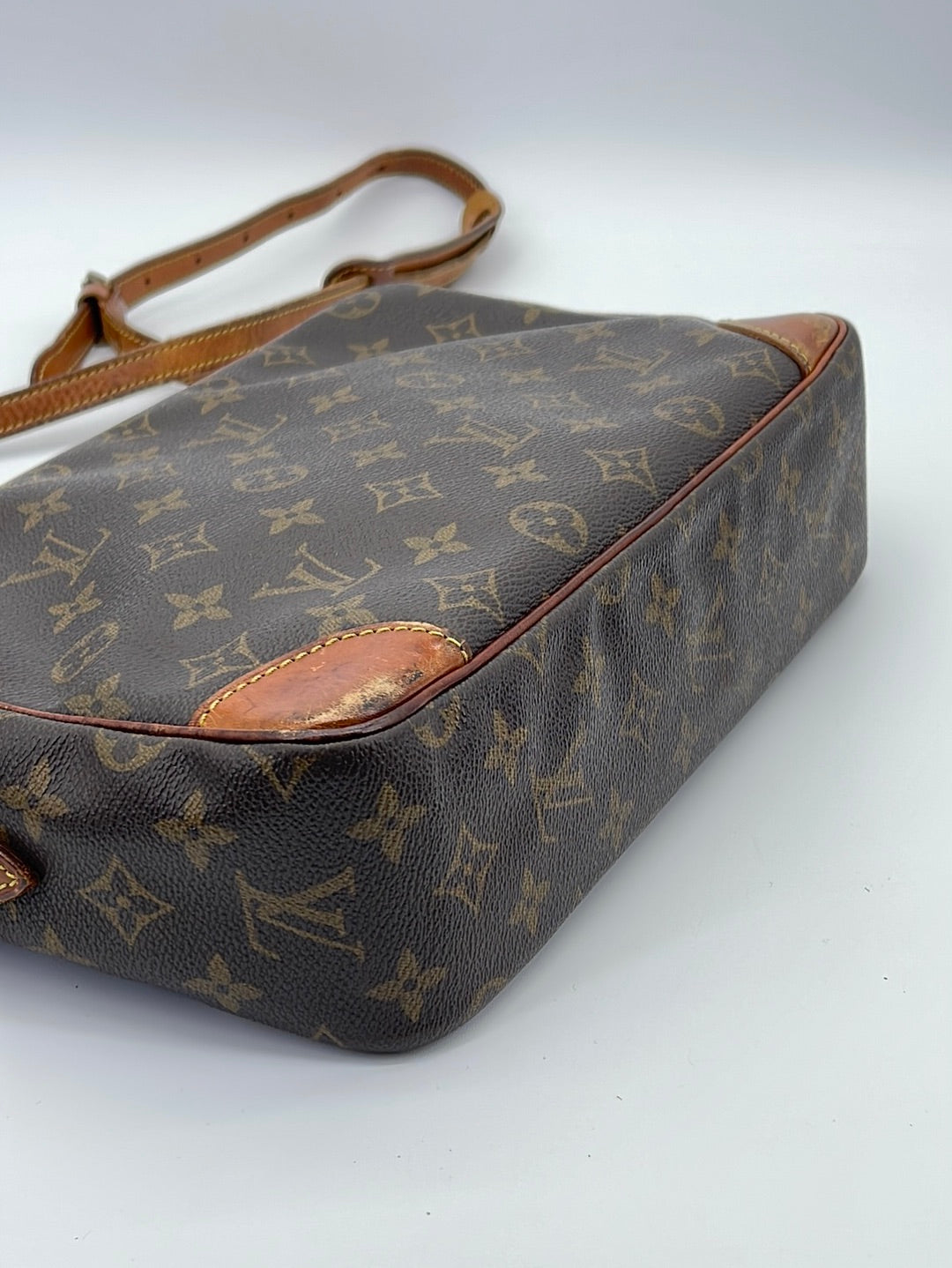 NTWRK - PRELOVED Louis Vuitton Trocadero 30 Shoulder Bag NO0960