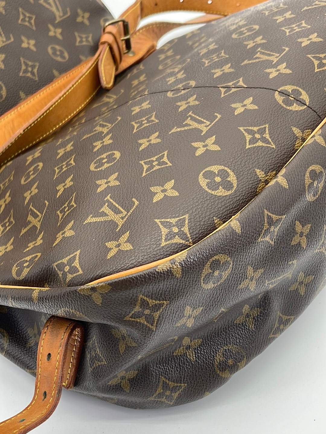 Preloved Louis Vuitton Monogram Saumur 35 Crossbody Bag AR1920 080923 –  KimmieBBags LLC