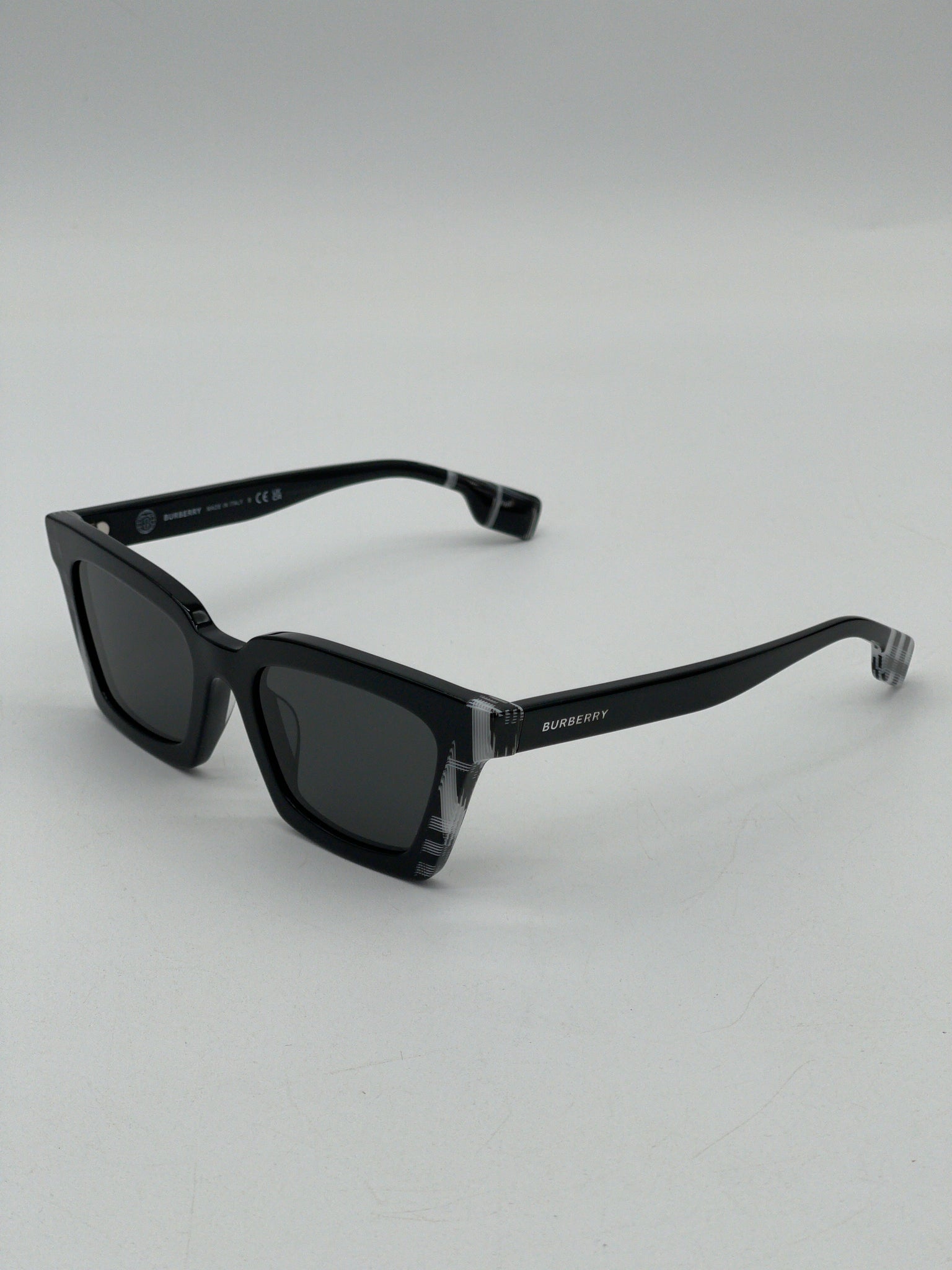 New Burberry Black and White Briar Sunglasses BY06407662G 100824 P