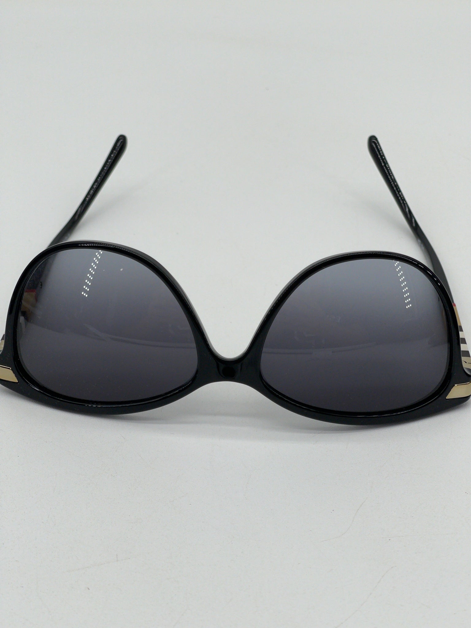 New Burberry Black Gradient Sunglasses. DY08637723G 092624 H