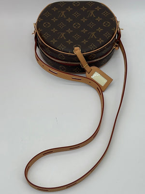 Giftable Preloved Louis Vuitton Monogram Boite Chapeau Souple mm Crossbody Bag SA2270 080923 Off