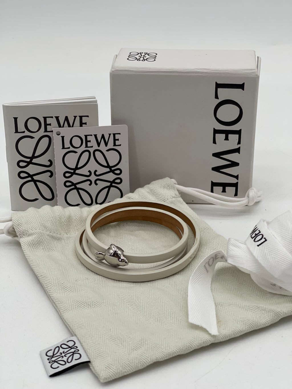 Preloved Loewe White Leather Twist Bangle Bracelet with Sea Lion 112624 H