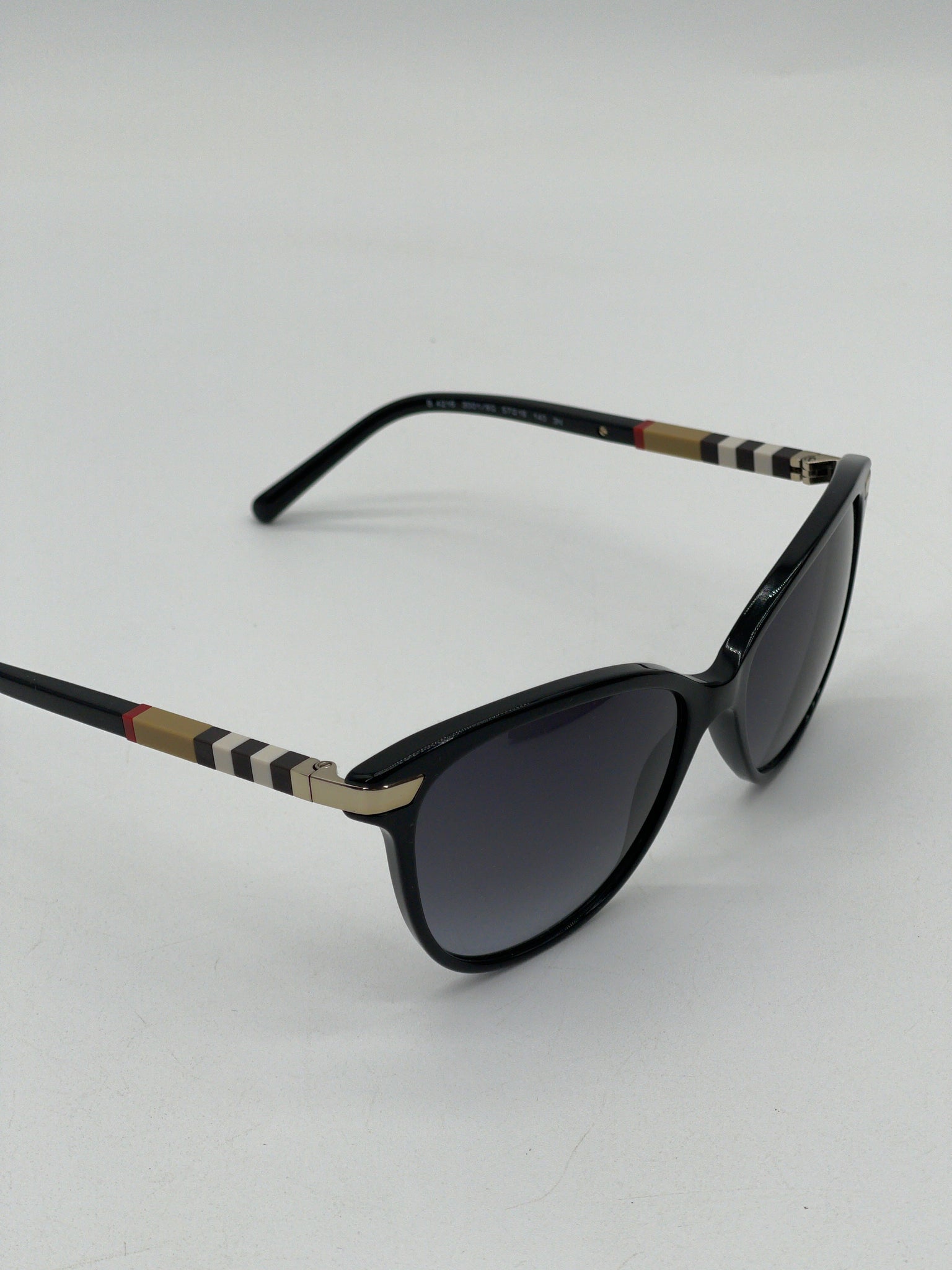 New Burberry Black Gradient Sunglasses. DY08637723G 092624 H