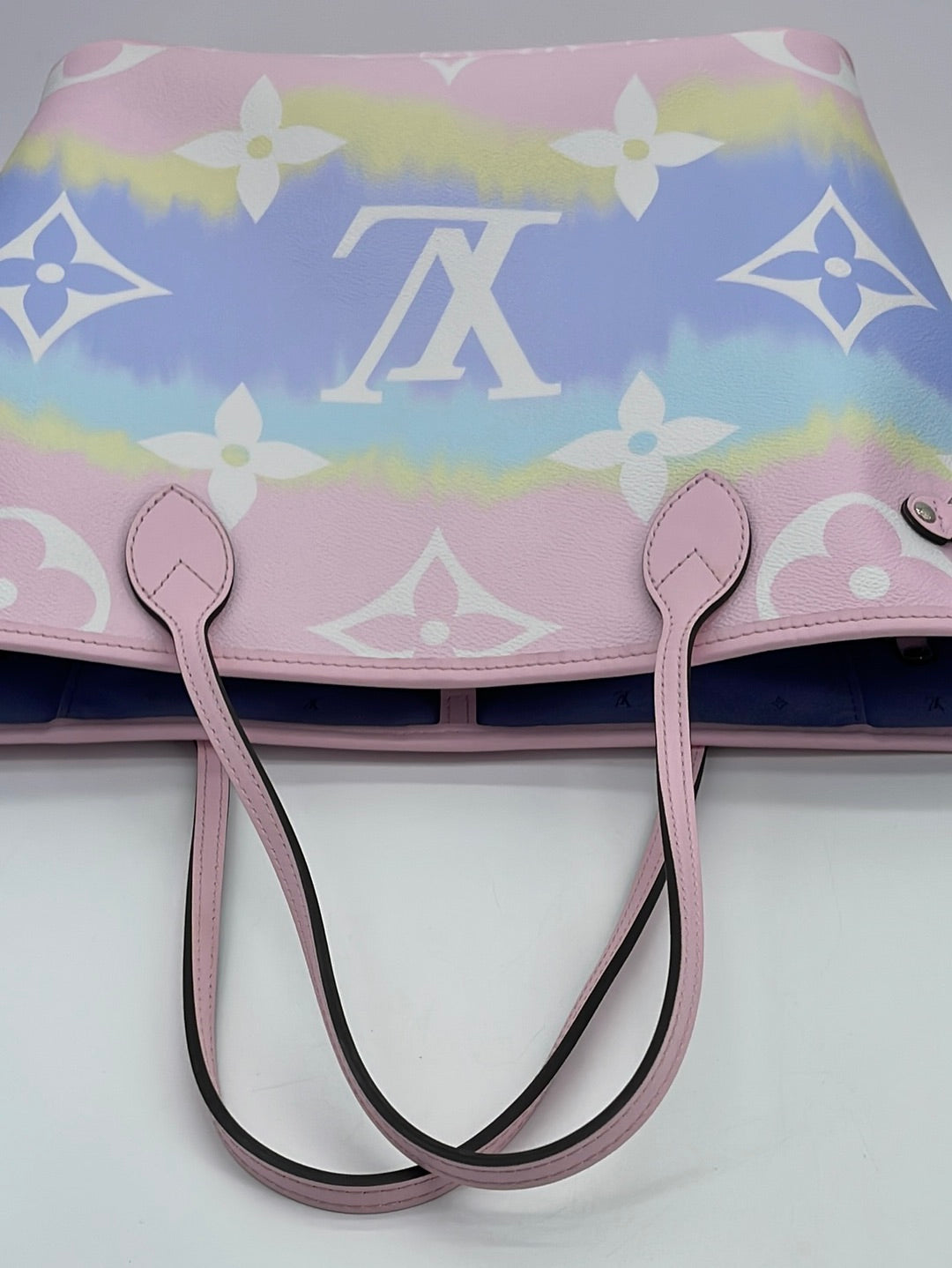 Preloved Louis Vuitton Escale Pastel Giant Monogram Canvas MM Neverful –  KimmieBBags LLC