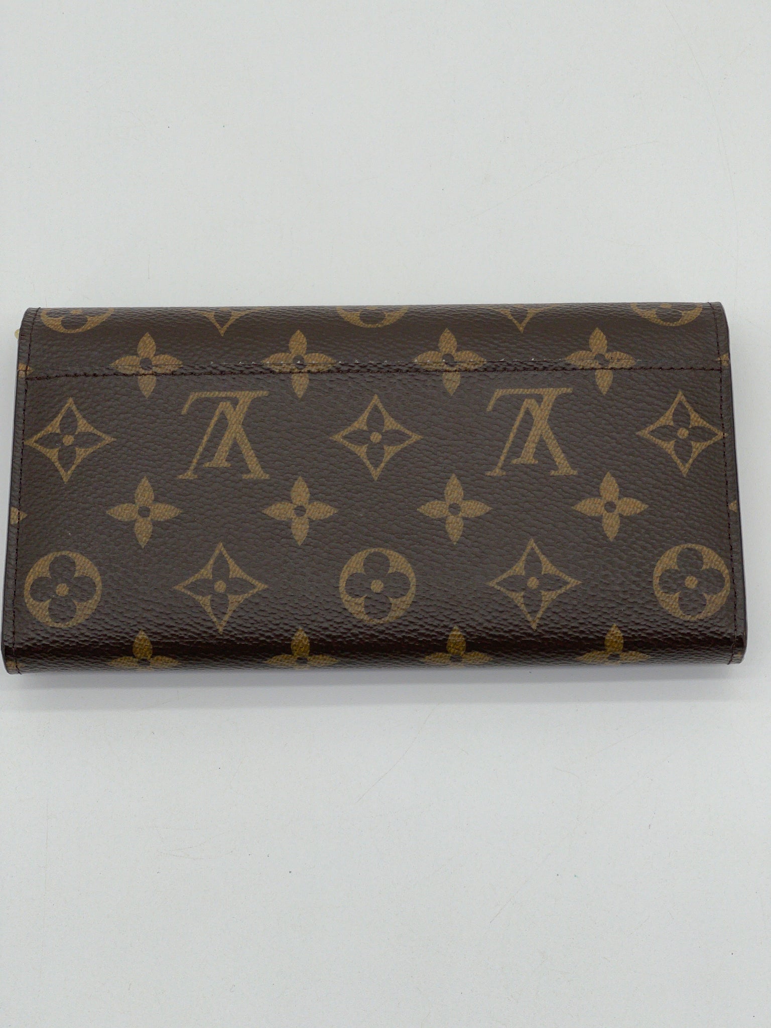 PRELOVED Louis Vuitton Monogram Sarah Wallet with Burgundy Interior. GM987JD 092824 P