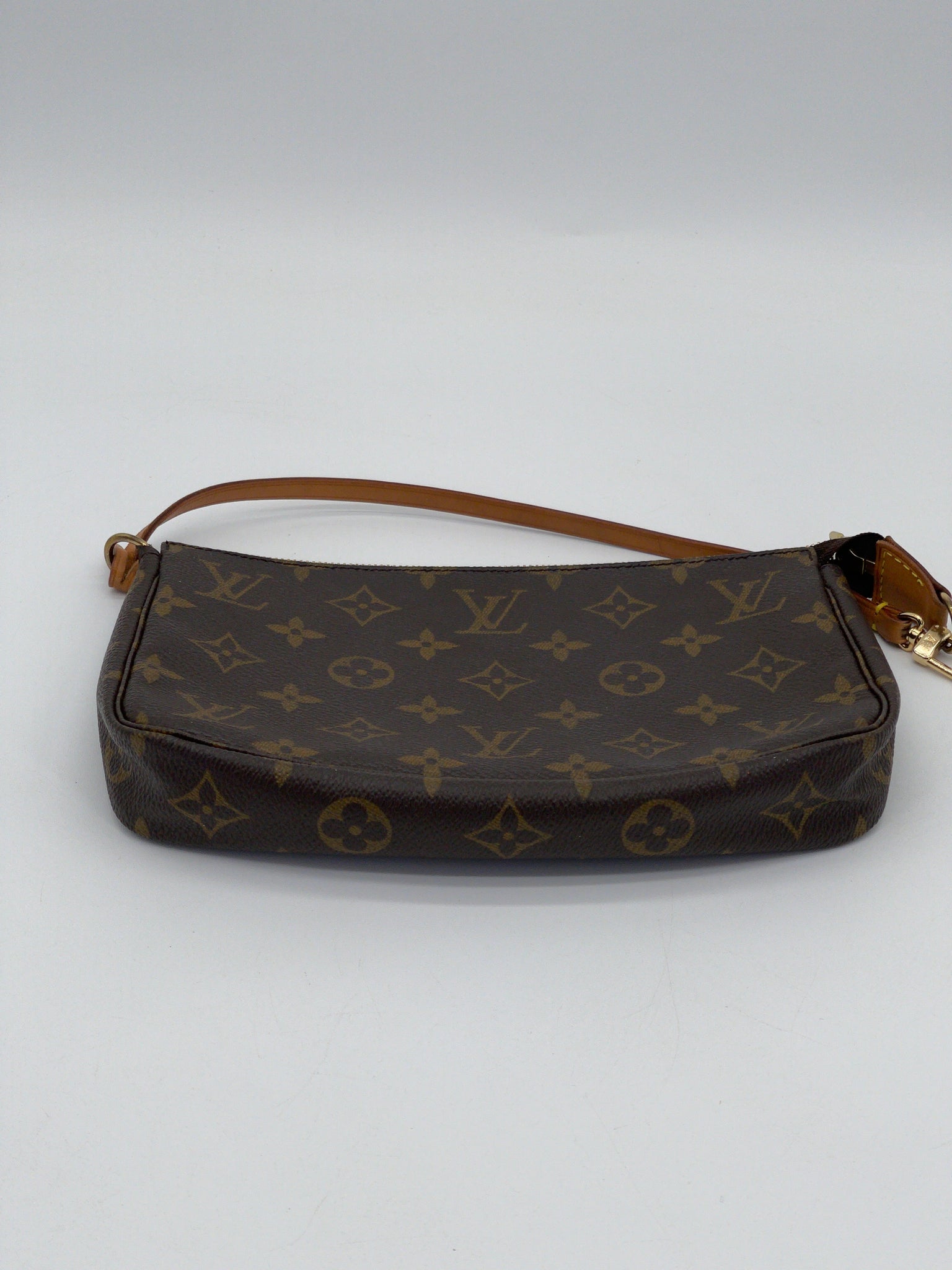 Preloved Louis Vuitton Monogram Pochette Accessories bag. QVKDGTB 082624 P