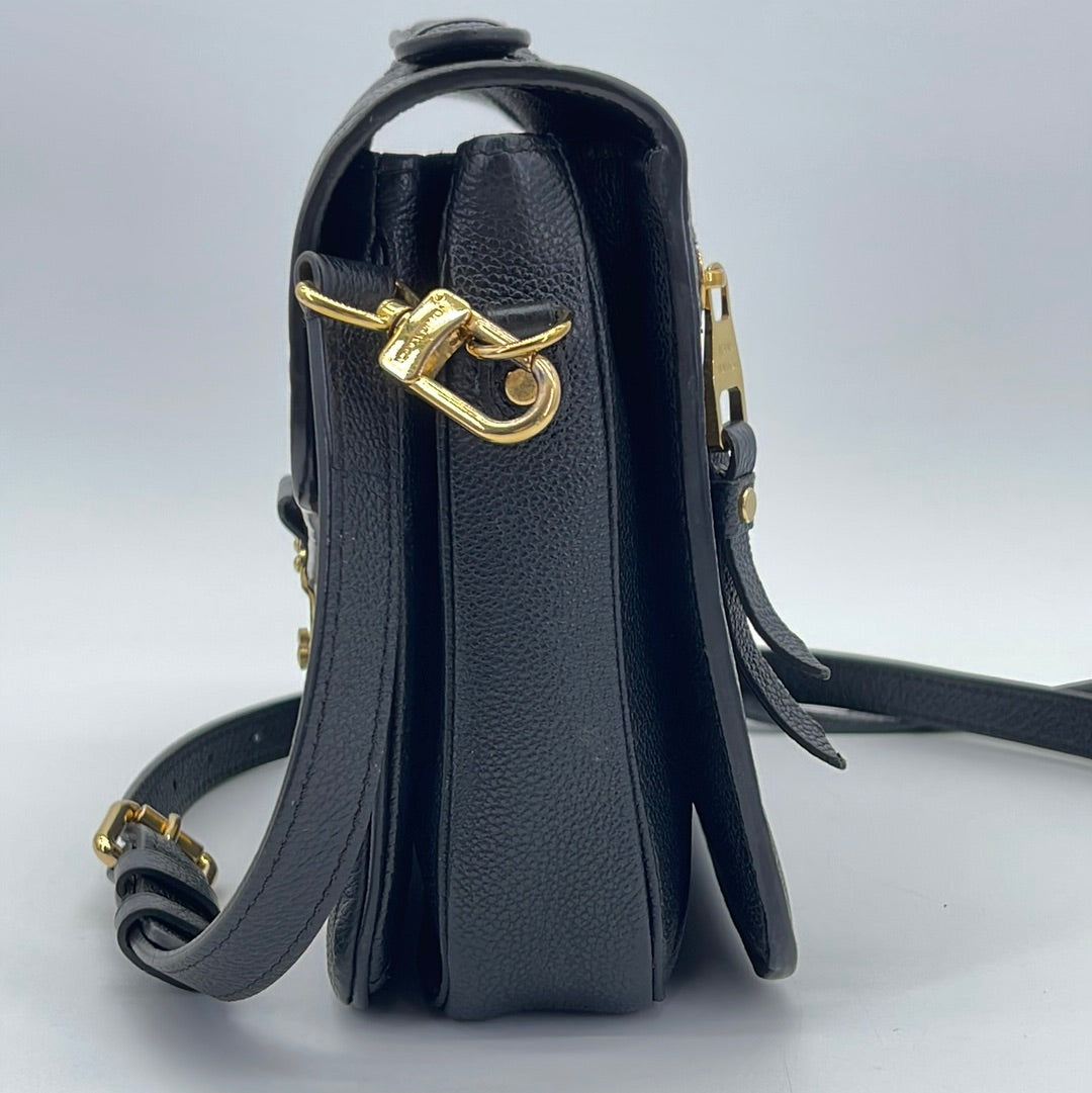 Pochette Métis bag in black imprint leather Louis Vuitton - Second
