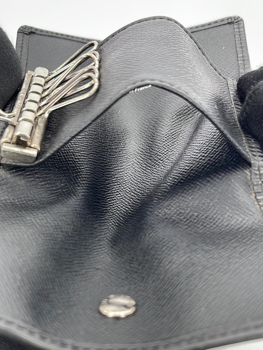 Preloved Louis Vuitton Black EPI 6 Key Holder CT3128 100223