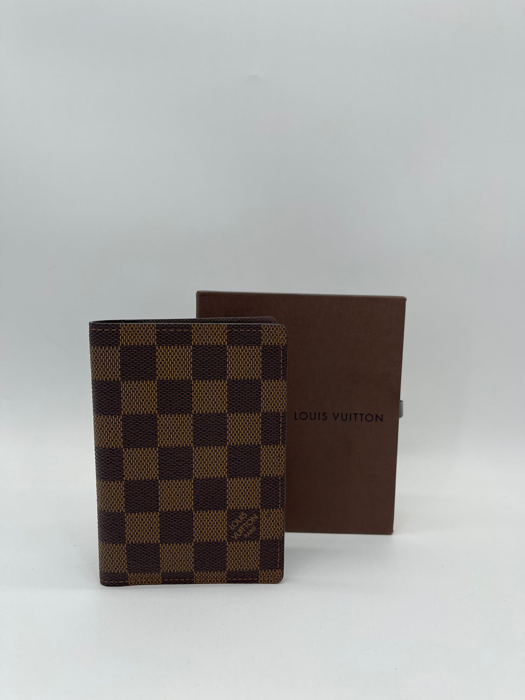 Vintage Louis Vuitton Damier Ebene Passport Case Cover. 3T7Q9WD 090924 H