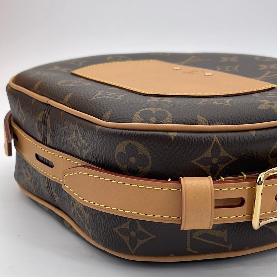 Boîte chapeau souple cloth crossbody bag Louis Vuitton Multicolour in Cloth  - 25259683