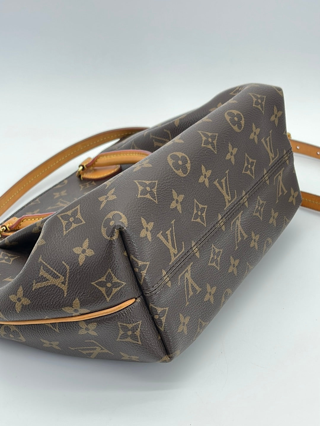 Preloved Louis Vuitton Turenne MM (Medium) Monogram Canvas Handbag FL3 –  KimmieBBags LLC