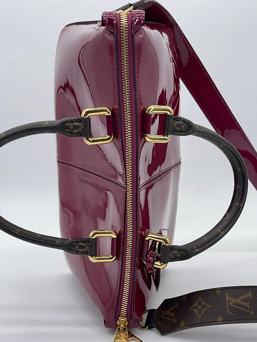 Preloved Louis Vuitton Vernis Miroir Venice Crossbody PL2168 062023 $3 –  KimmieBBags LLC