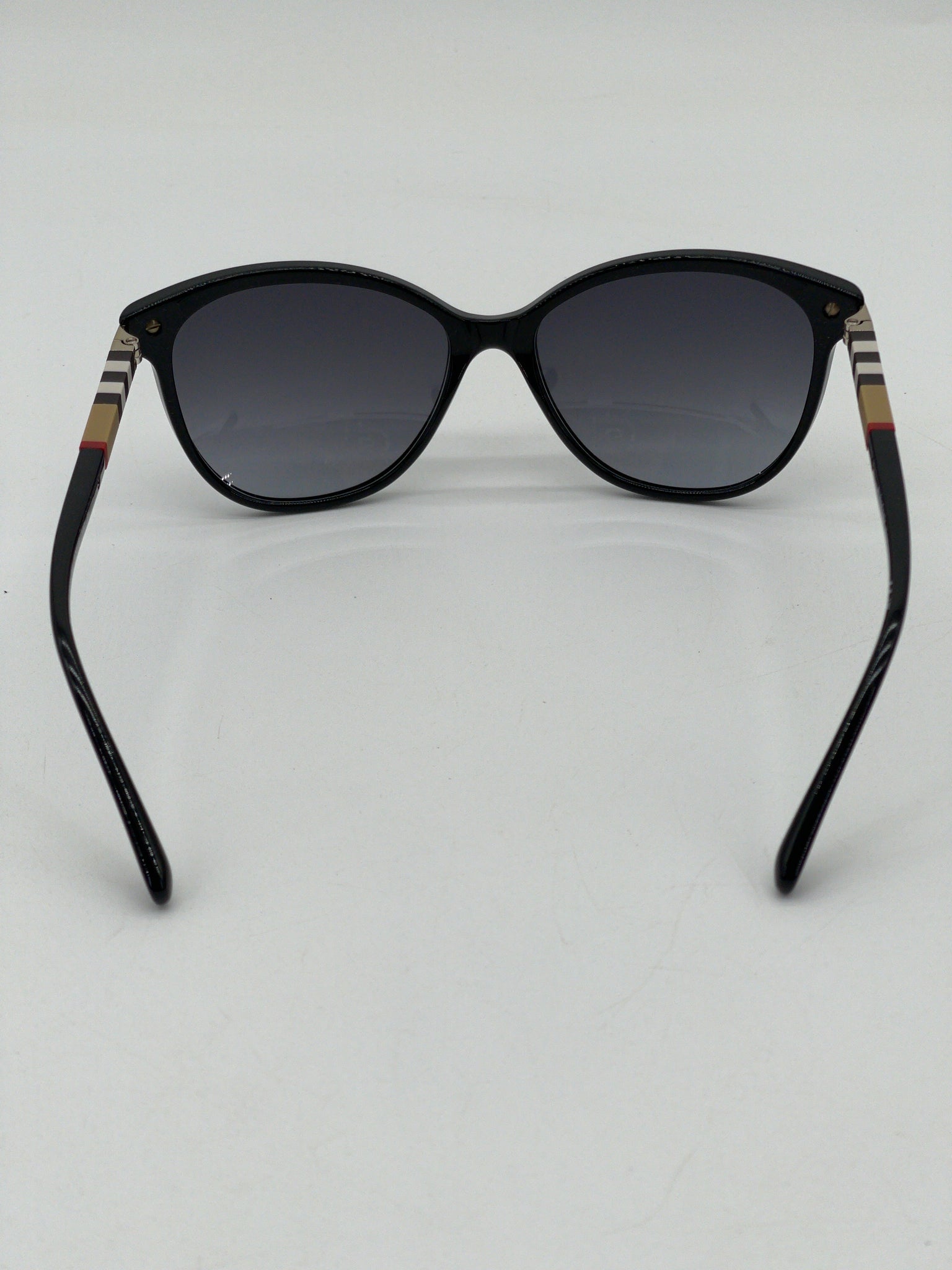 New Burberry Black Gradient Sunglasses. DY08637723G 092624 H