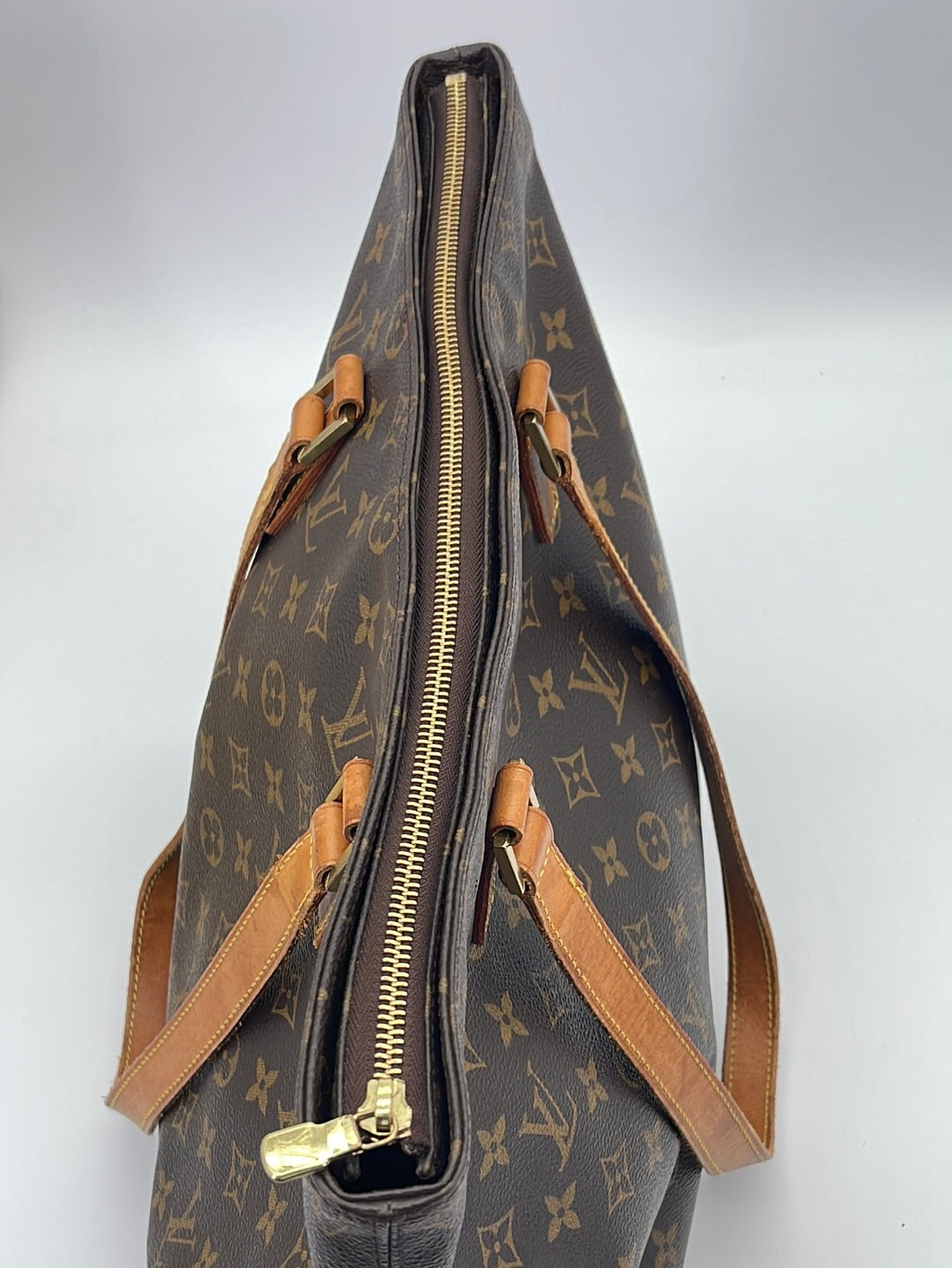 Preloved LV vintage sling bag! Ykk zipper and with date code