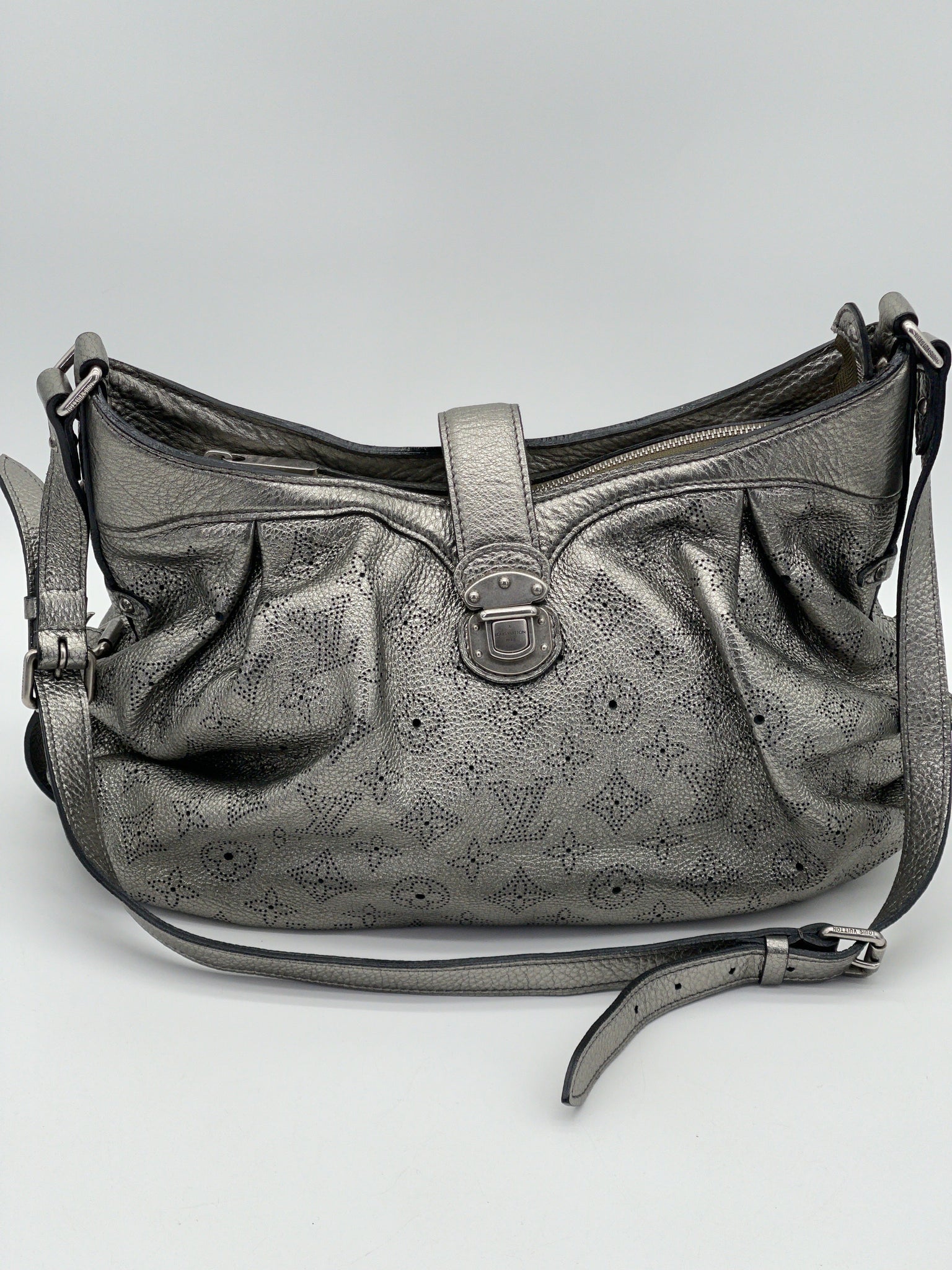 Preloved Louis Vuitton Silver Leather Mahina XS Hobo Crossbody MQ623BG 090924B