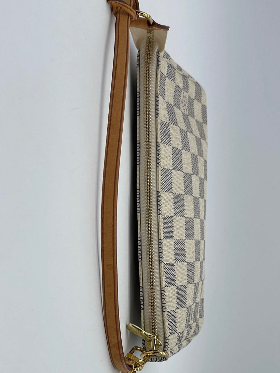 Louis Vuitton Damier Azur Pochette ○ Labellov ○ Buy and Sell Authentic  Luxury