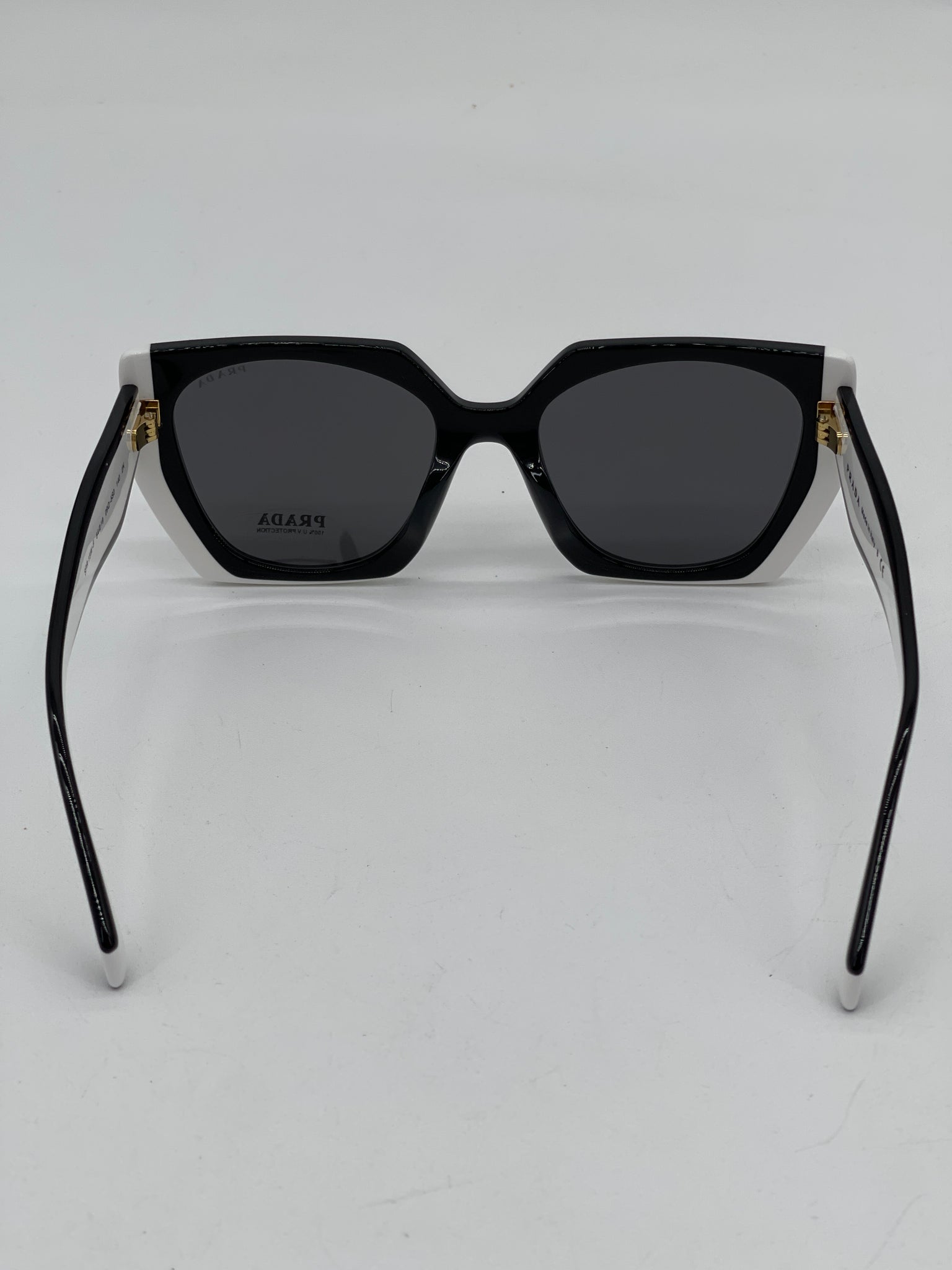 New Prada Black and White Sunglasses BP43531570 091024 H