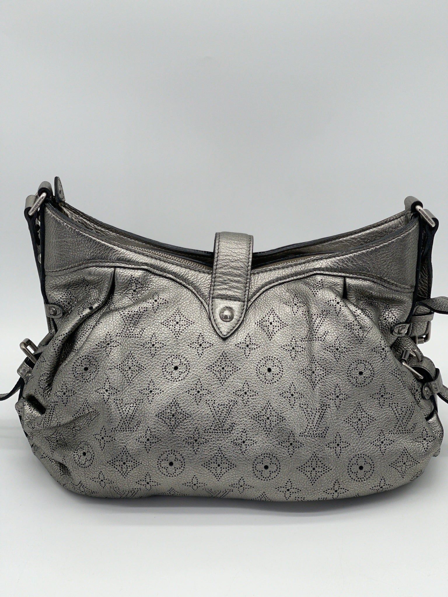 Preloved Louis Vuitton Silver Leather Mahina XS Hobo Crossbody MQ623BG 090924B