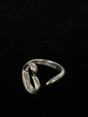 Preloved Tiffany & Co Sterling silver Peretti Open Heart Ring. 081224 H