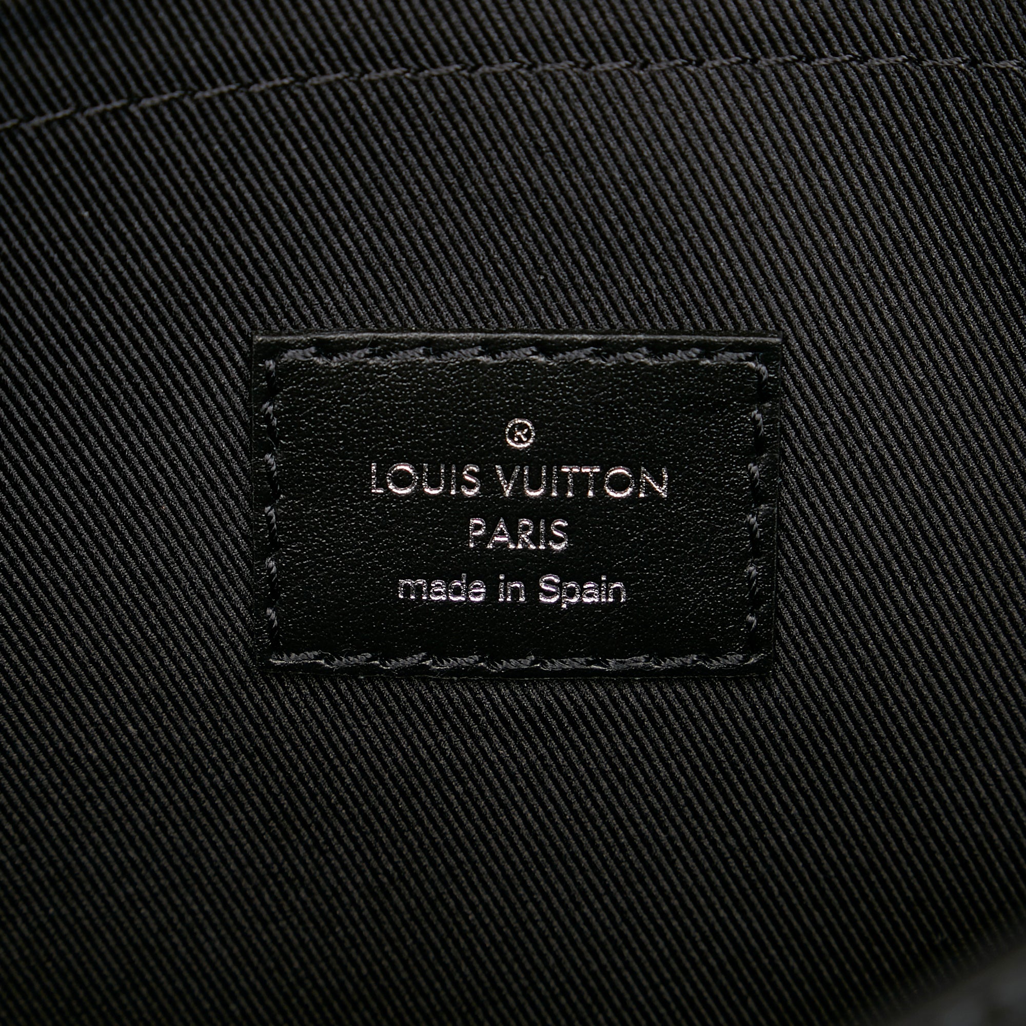 Louis Vuitton Damier Graphite Coated Canvas Christopher Messenger Bag -  Yoogi's Closet