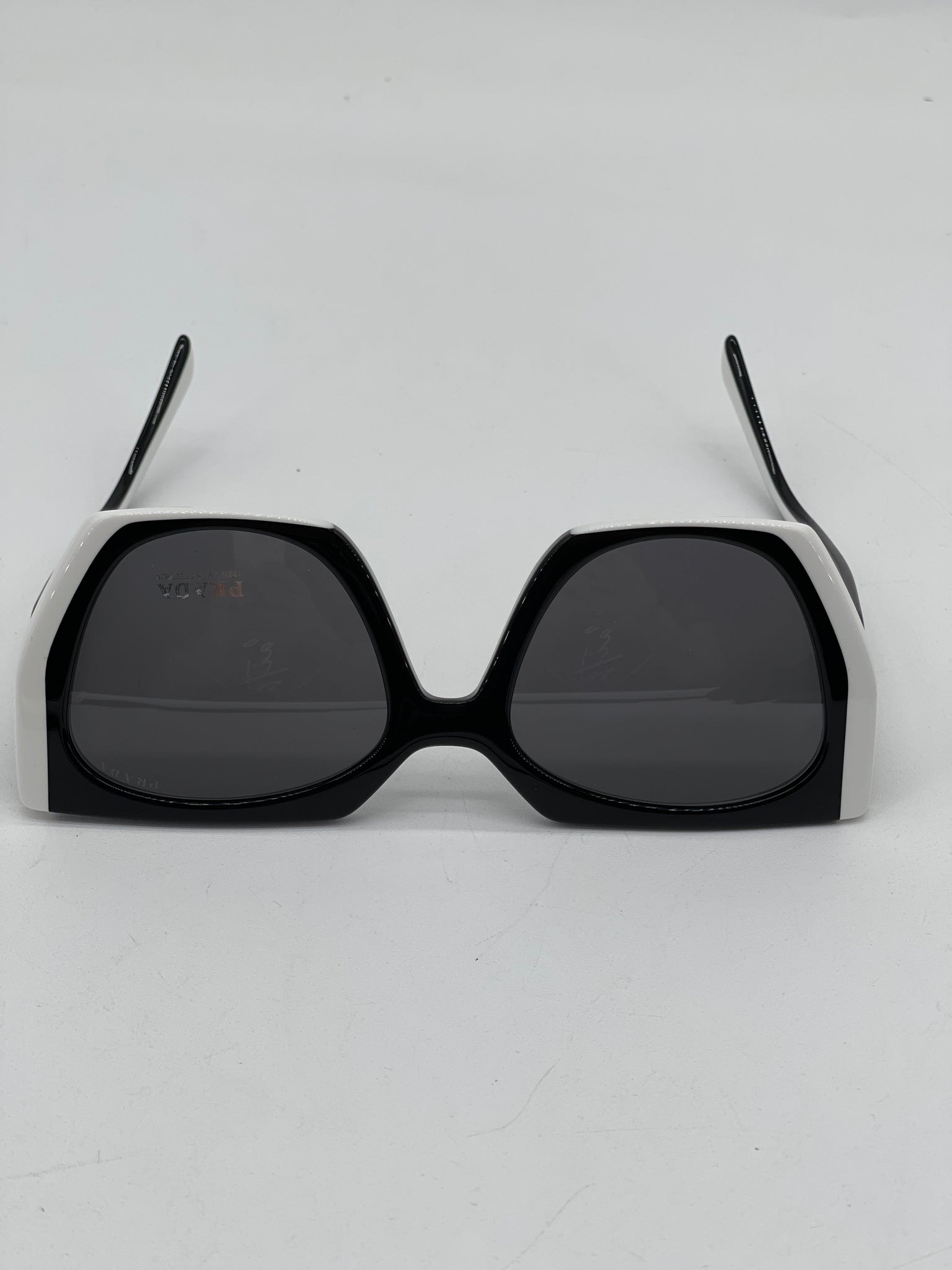 New Prada Black and White Sunglasses BP43531570 091024 H