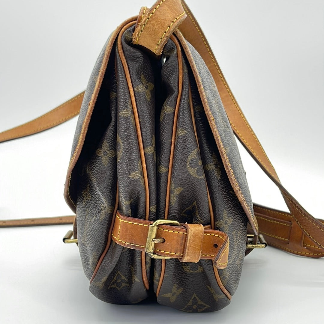 Preloved Louis Vuitton Monogram Saumur 30 Crossbody Bag AR1911
