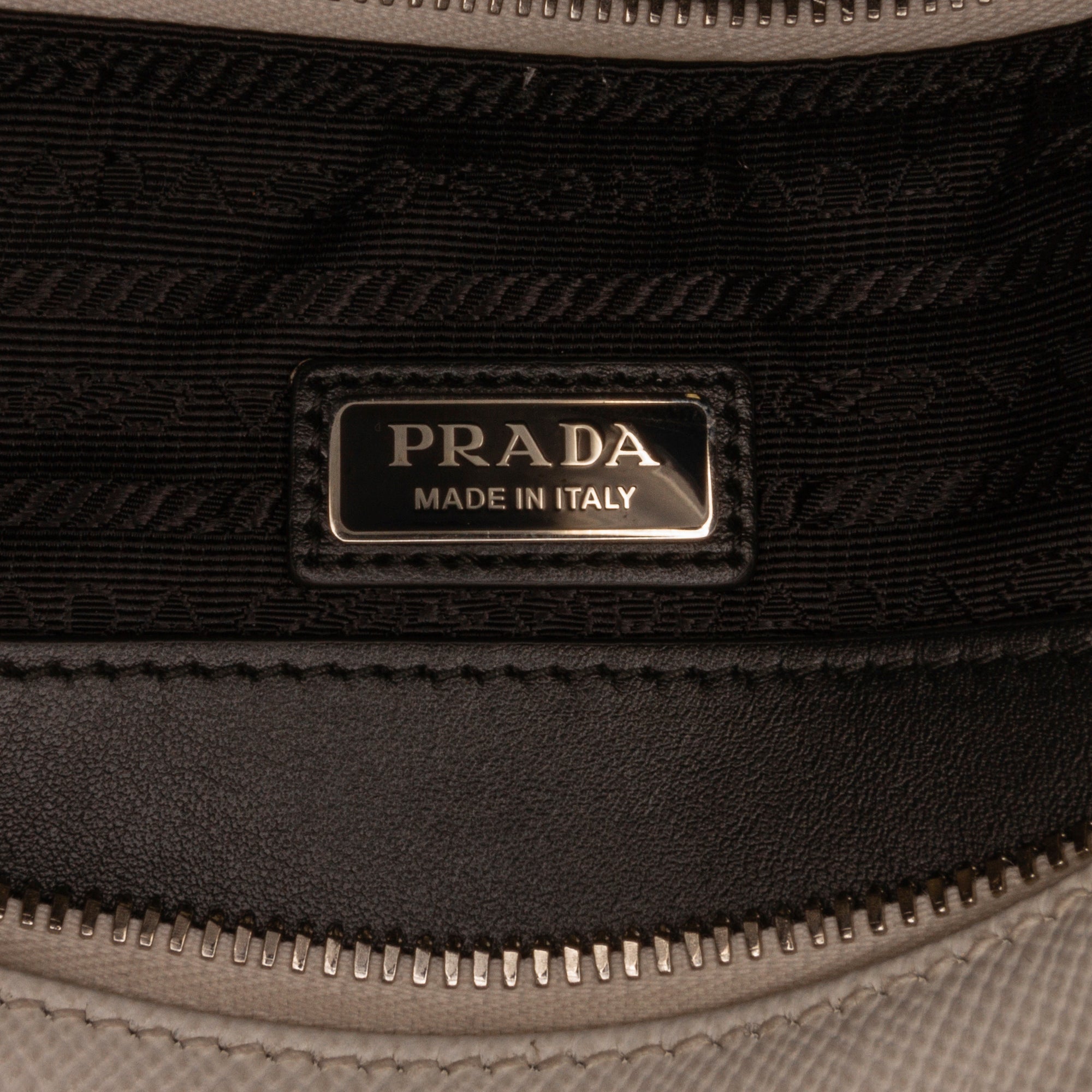 Prada Crossbody – Pre-owned Perfection