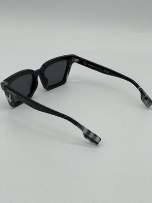 New Burberry Black and White Briar Sunglasses BY06407662G 100824 P