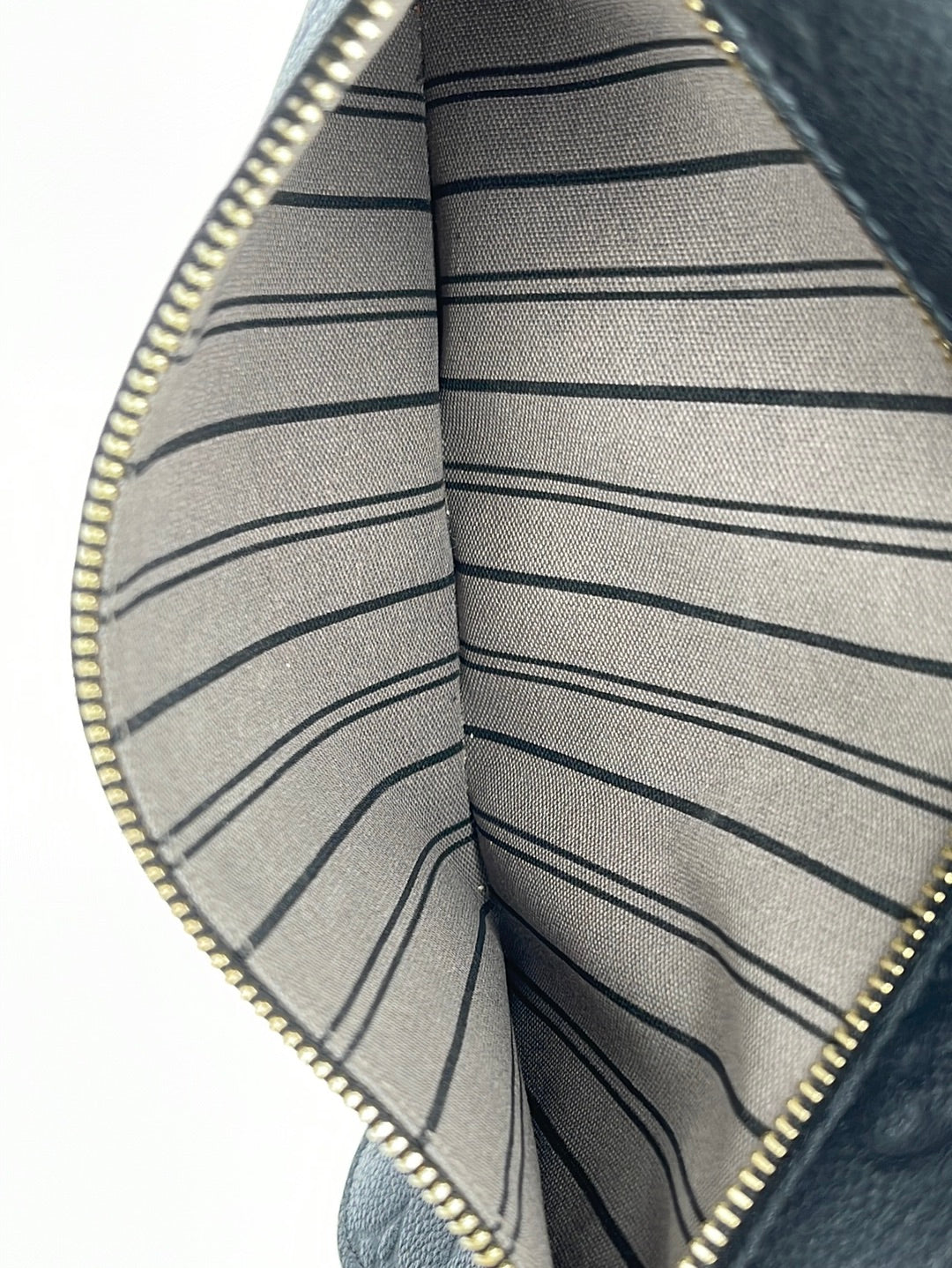 Louis Vuitton // Black Empriente Pochette Metis Bag – VSP Consignment