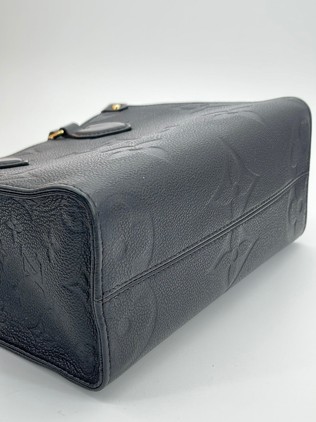 Preloved Louis Vuitton Empreinte Black Monogram OnTheGo MM Tote 011923 –  KimmieBBags LLC