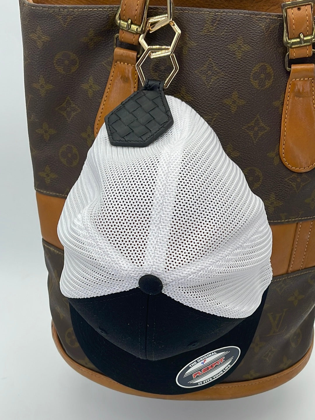 NEW KimmieBBags Quilted Hat Clip Set with 1 Black and 1 White Set 050724 H