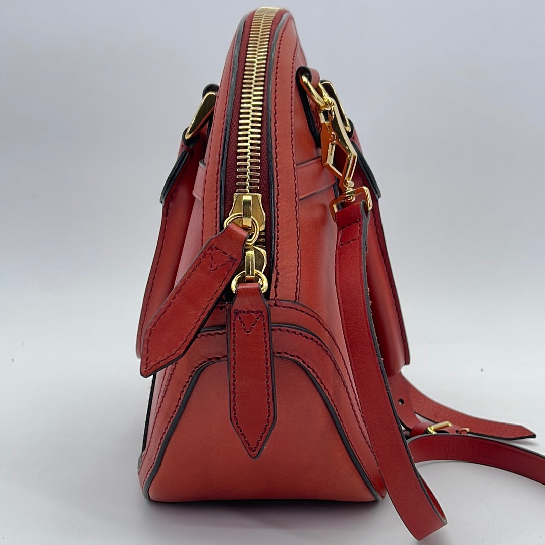 Burberry The Leather Barrel Bag In Red
