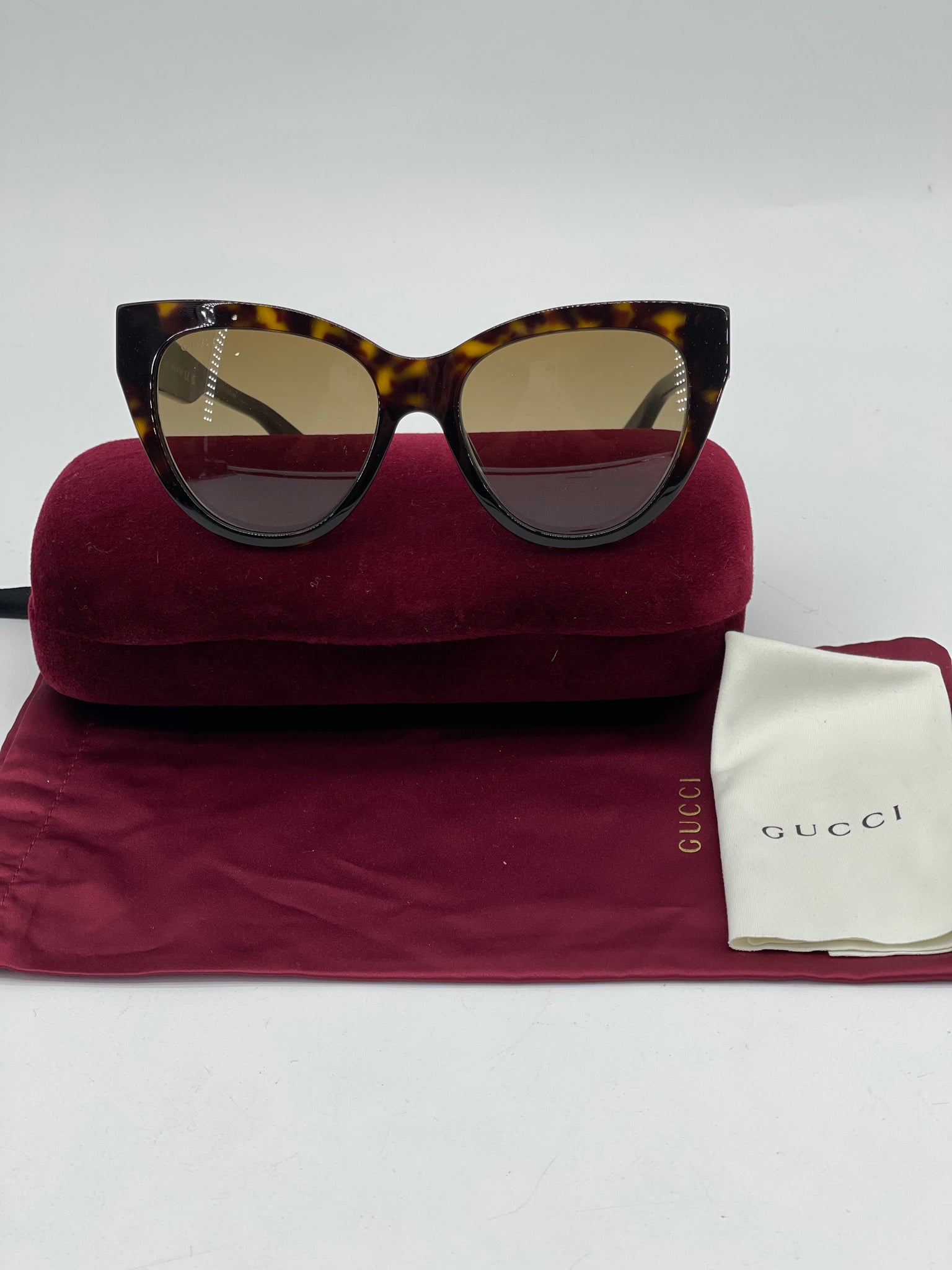 PRELOVED Gucci Cat-Eye Tortoiseshell Sunglasses W/ Brown Gradient Lens In Havana ZFU11BN3VM 080524 H