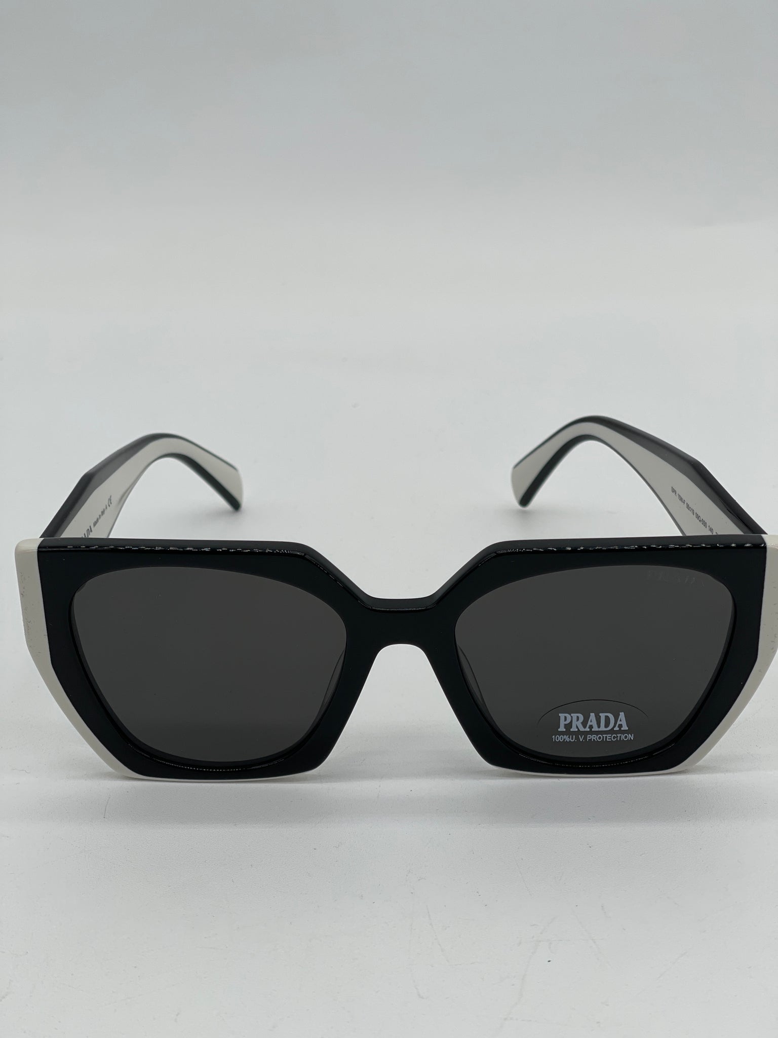 Like New Prada Black and White Sunglasses. SYK120226377 092324 H