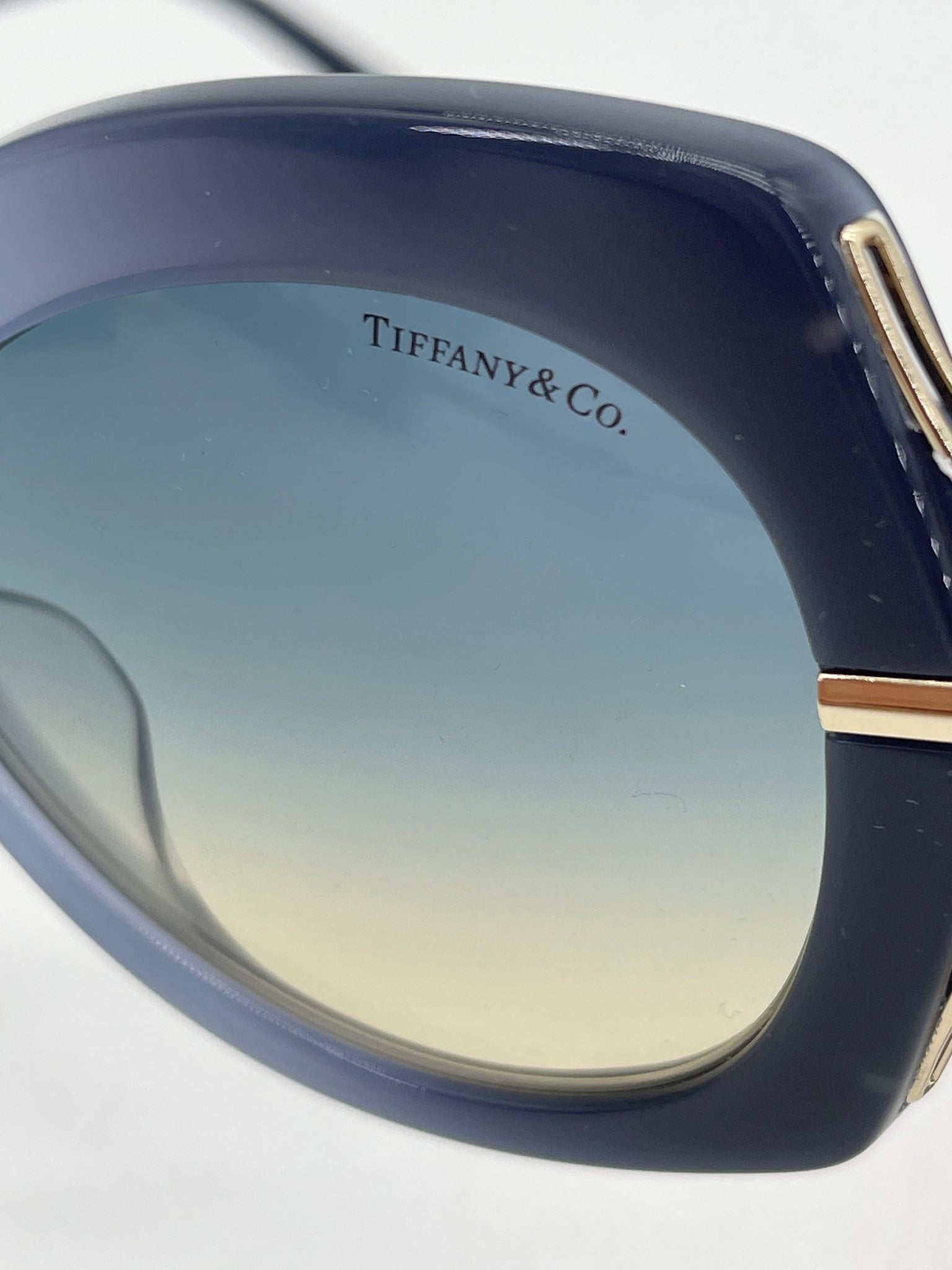 Preloved Tiffany & Co. Blue Gradient with Gold Hardware Sunglasses. BT14601822 091124 H