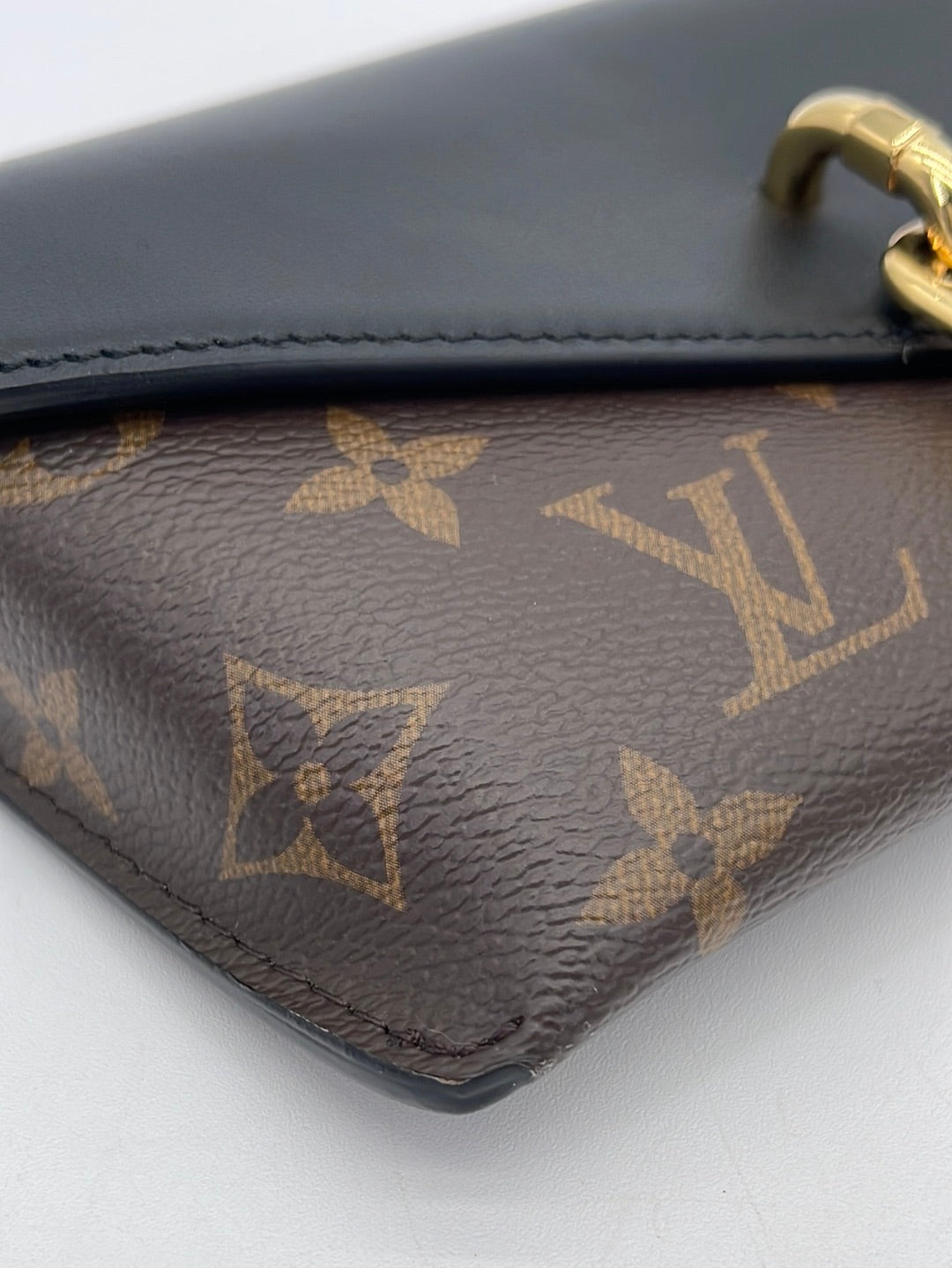 NTWRK - Preloved Louis Vuitton Padlock On Strap Bag 7DH48K6 100323